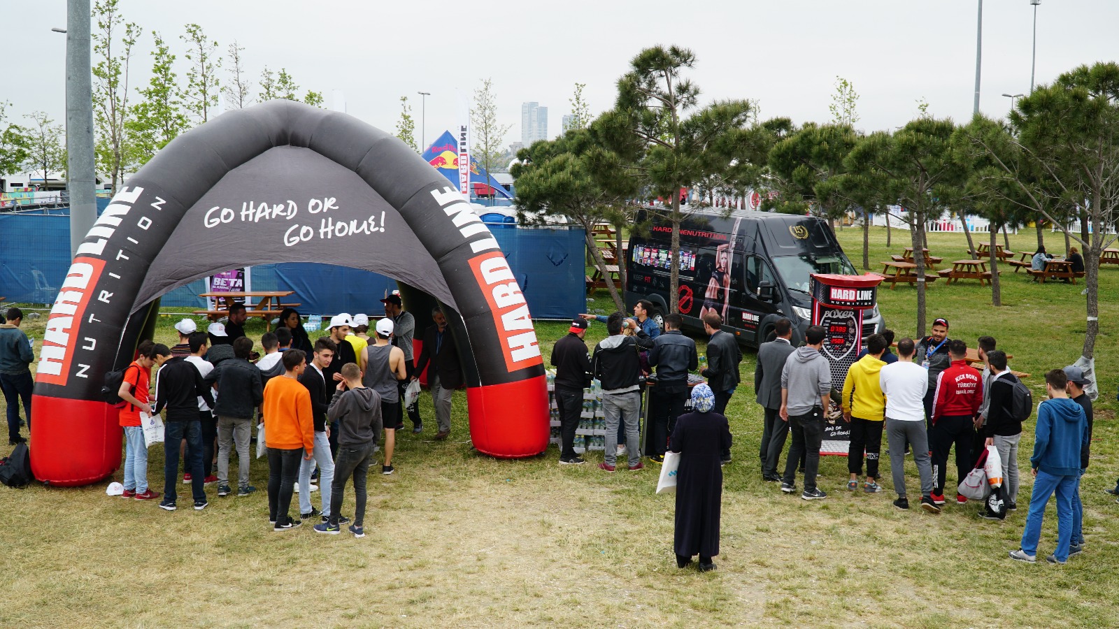 İBB GENÇLİK FESTİVALİ’NDE HARDLINE ÇOŞKUSU İBB GENÇLİK FESTİVALİ’NDE HARDLINE ÇOŞKUSU